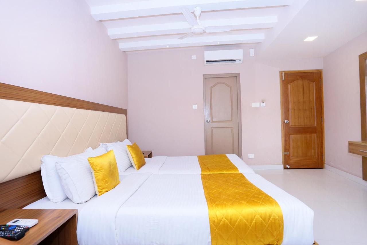 Oyo Flagship 25093 Hotel Thamam Kochi Esterno foto
