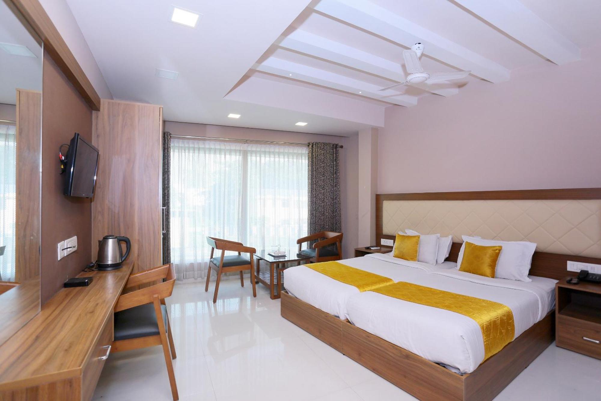 Oyo Flagship 25093 Hotel Thamam Kochi Esterno foto