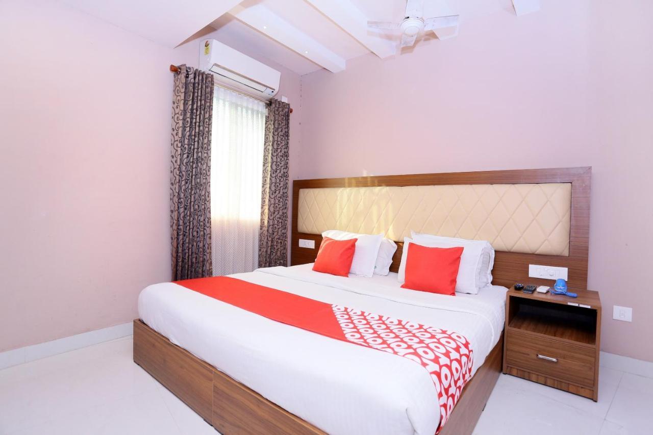 Oyo Flagship 25093 Hotel Thamam Kochi Esterno foto