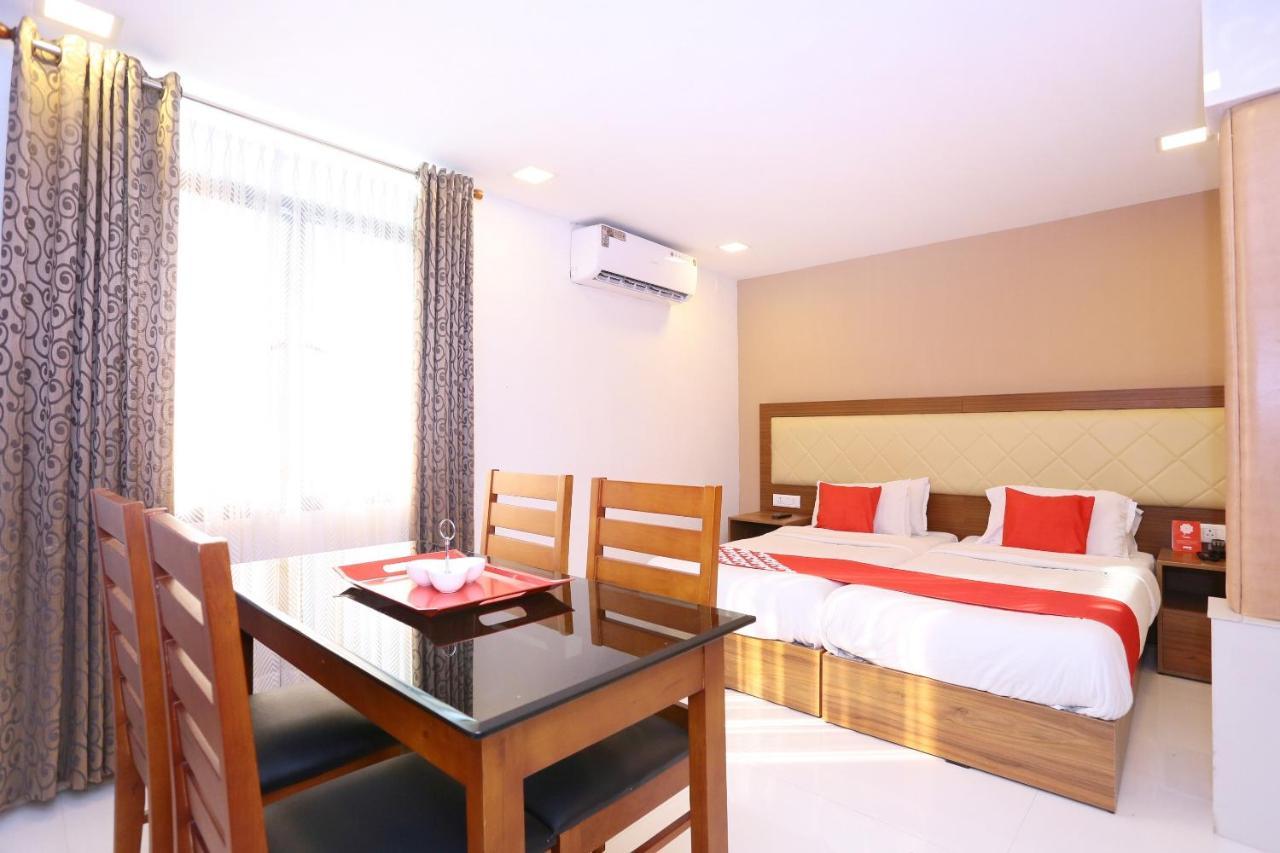 Oyo Flagship 25093 Hotel Thamam Kochi Esterno foto